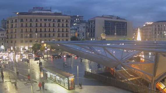 ansa-–-piazza-garibaldi,-piastra-cade-da-balcone:-ferita-donna-georgiana