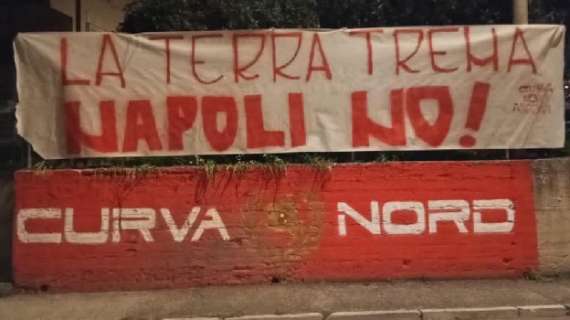 terremoto-campi-flegrei,-lo-striscione-degli-ultras-dell’ancona:-“la-terra-trema,-napoli-no!”